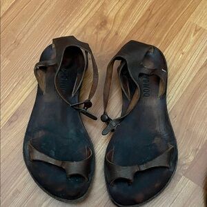 Vintage CYDWOQ Handmade Brown Leather Women's Hook Sandal  Size 36.  US 6